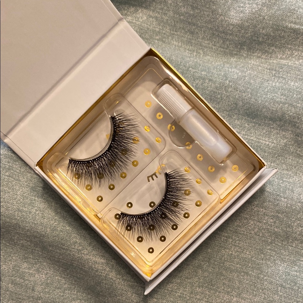 False Lashes Bundle - Picture 2 of 2